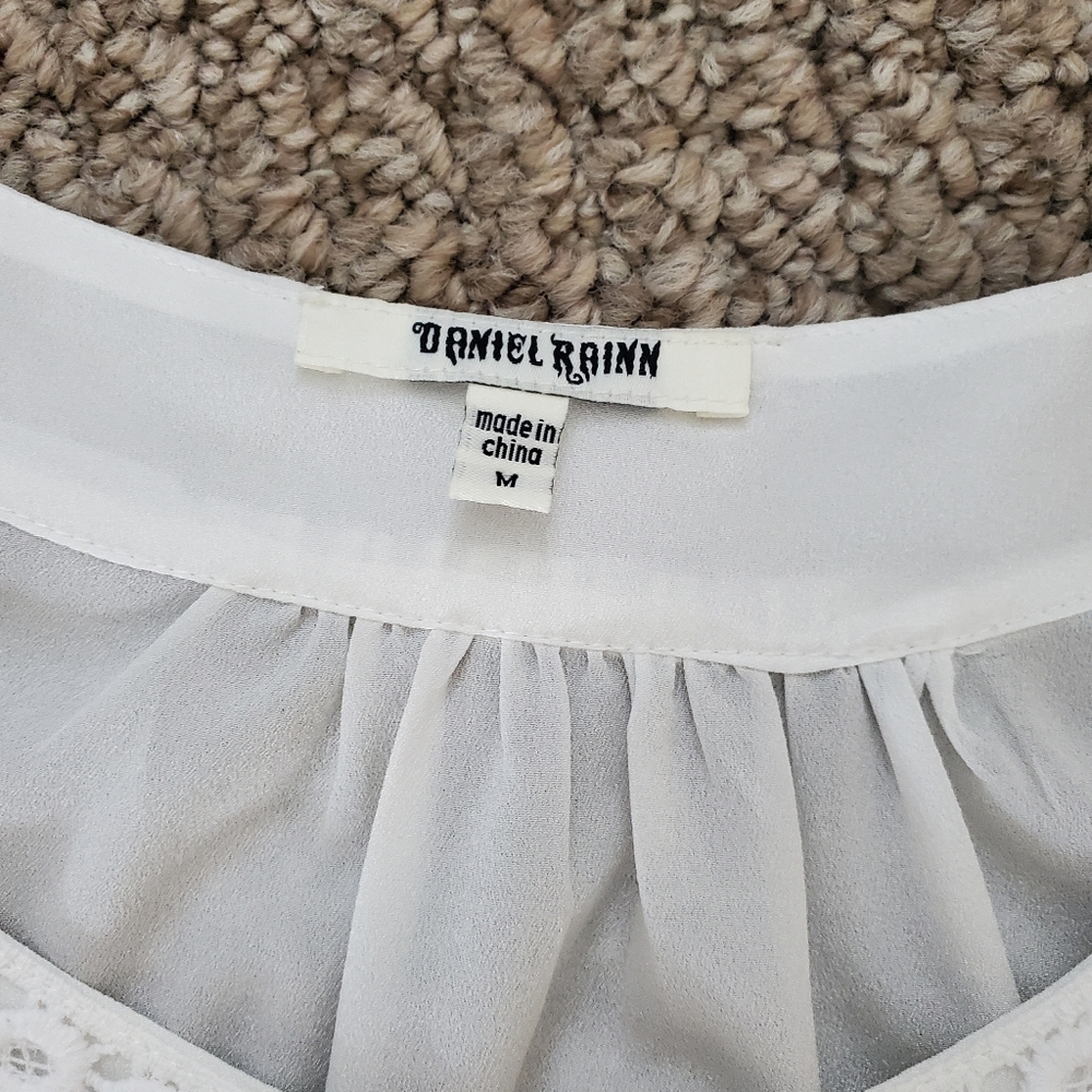 🤍Beautiful top🤍 - Picture 5 of 6